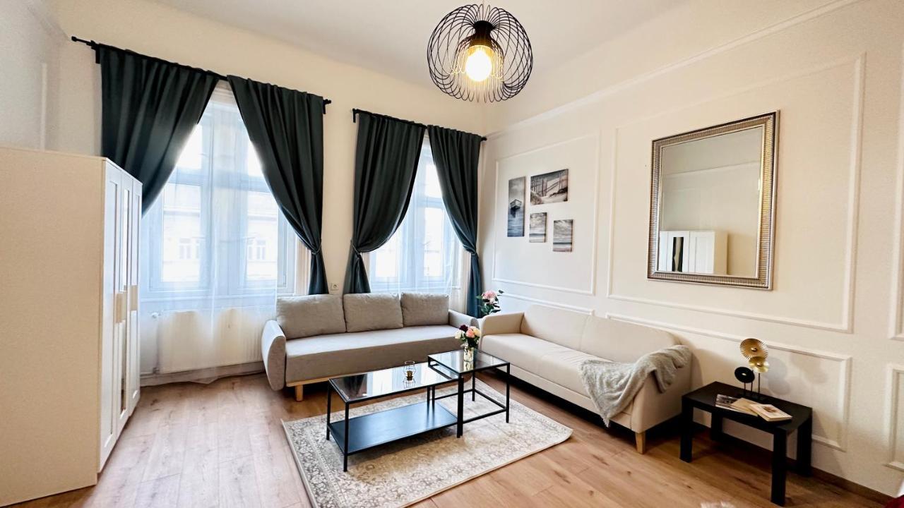 בודפשט Jozsef 18 Apartment - 5 Mins To New York Cafe מראה חיצוני תמונה