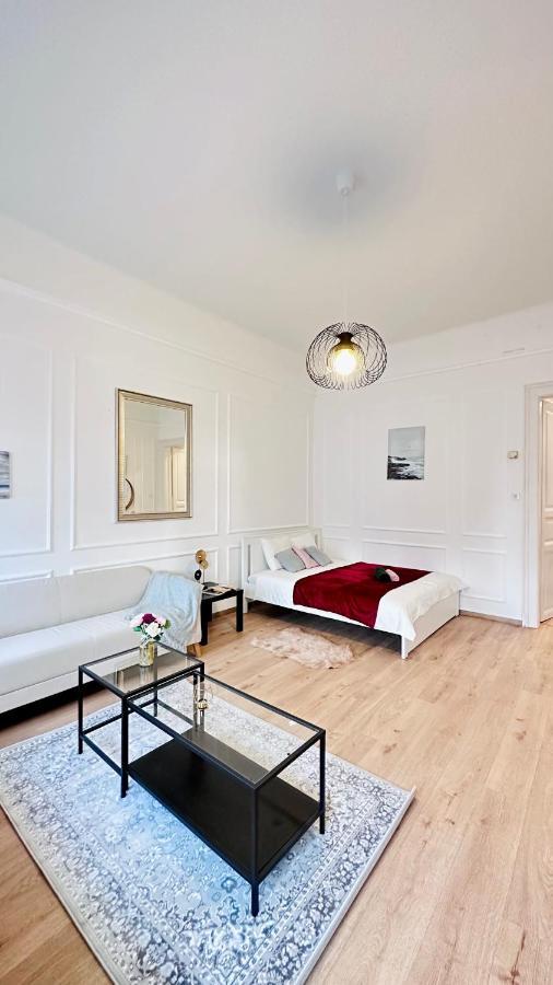 בודפשט Jozsef 18 Apartment - 5 Mins To New York Cafe מראה חיצוני תמונה